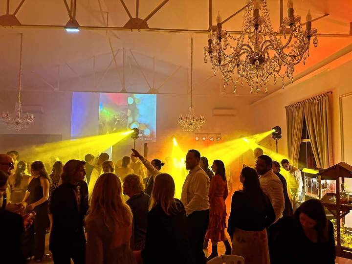 La réussite d'une soirée privée : une animation DJ sur mesure